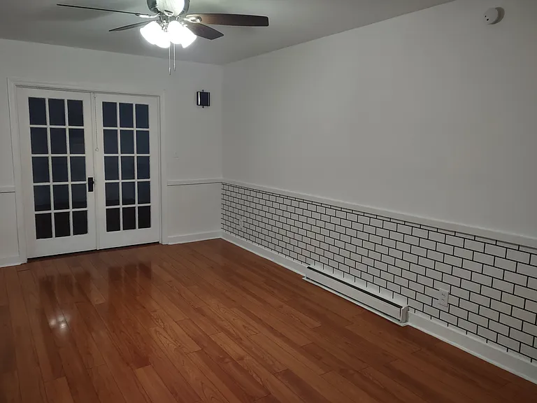 402 N Main St — Photo 9