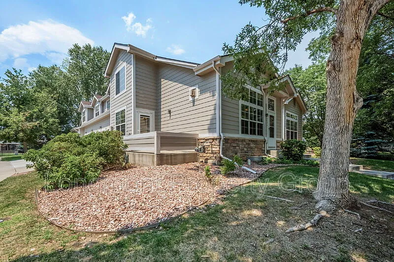 2 bed, 2.5 bath, 2030 sqft, $2,550 — Photo 2