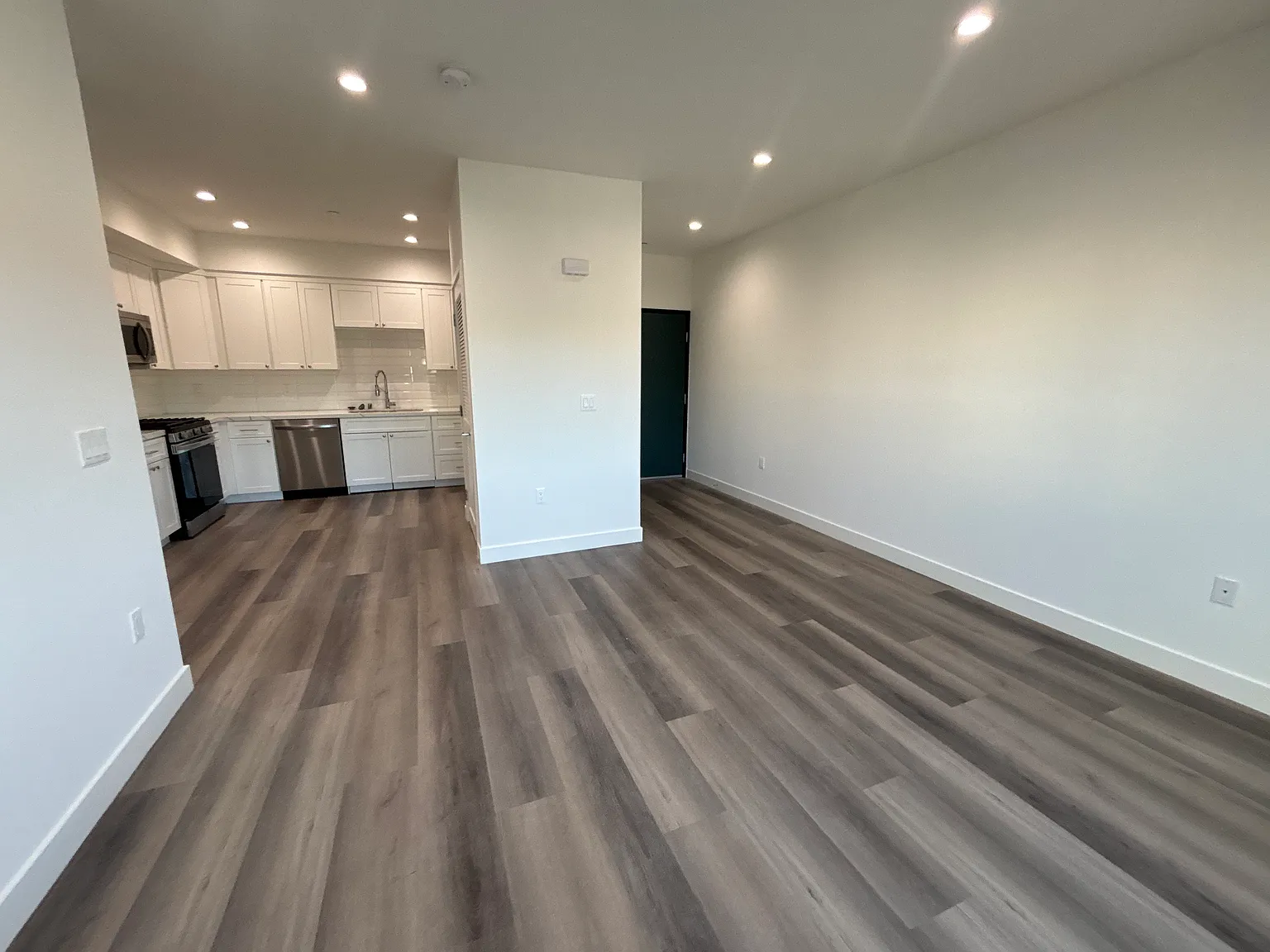 627 N Dillon St — Photo 3