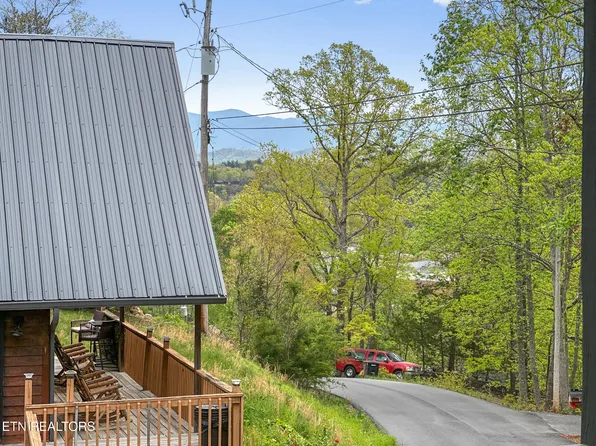 720 Timberlake Dr, Sevierville, TN 37862
