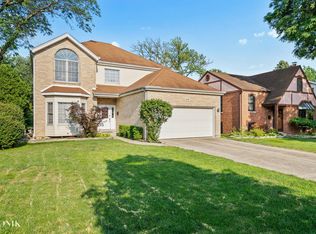 329 N Oaklawn Ave, Elmhurst, IL 60126
