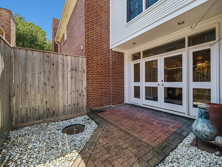 2732 Mid Ln — Photo 8