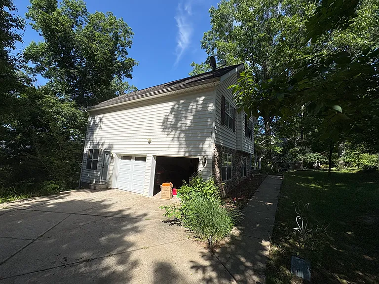 5 Crescent Ln — Photo 2