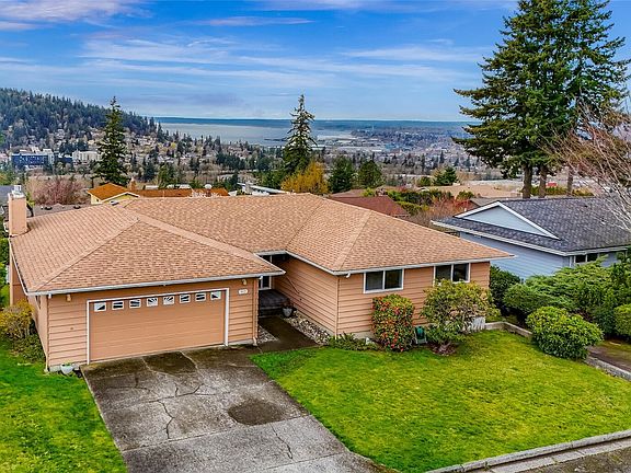 4th image of 817 Racine Street