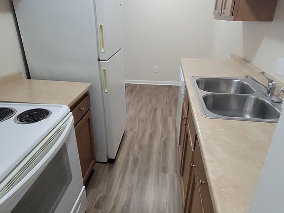 2nd image of 1256 Edwards Ln #B1