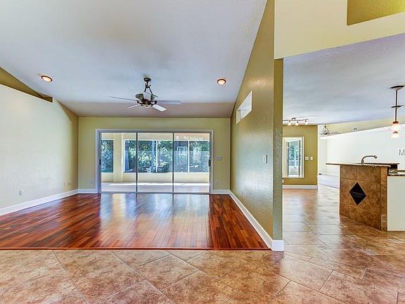 3rd image of 800 Pheasant Run Ct