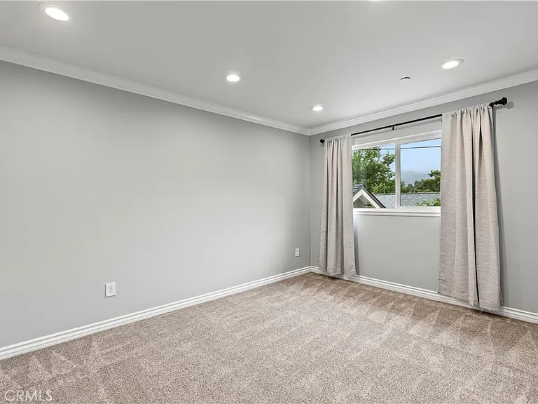 1096 Canyon View Dr — Photo 38