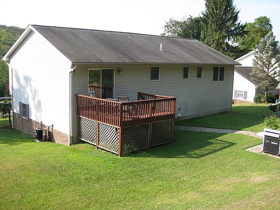 Rear view of the house : This is the back of the house from the yard.