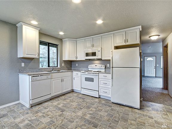 3rd image of 1128 E Pioneer