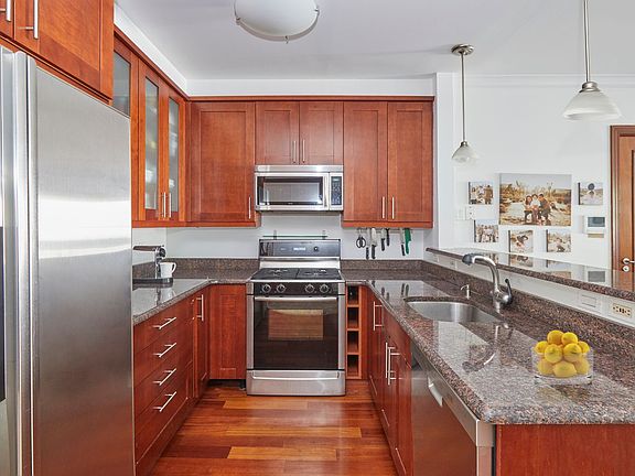 3rd image of 543 16th St APT 1R