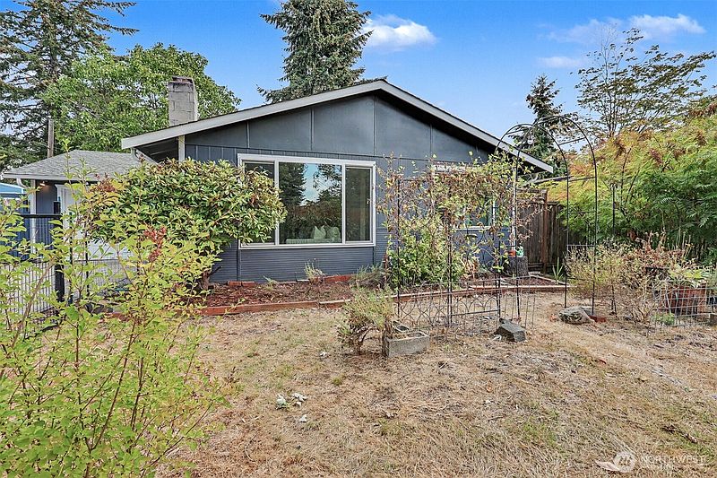 2nd image of 13932 4th Avenue SW