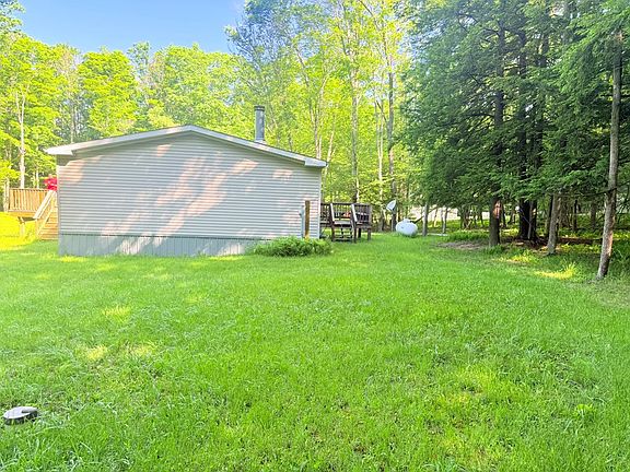 4th image of 132 Hemlock Ln
