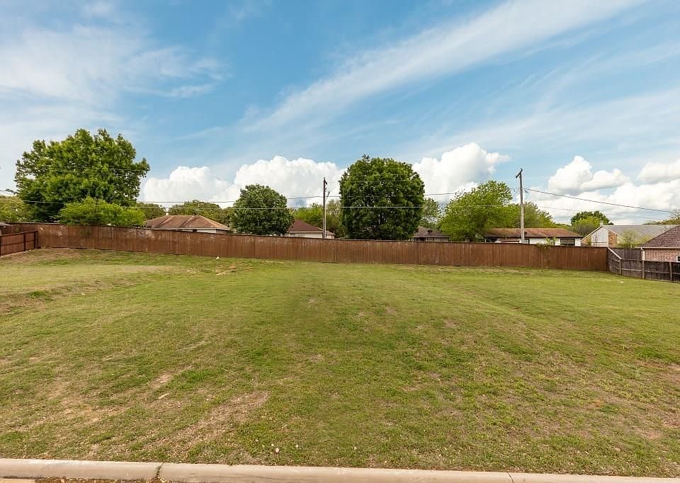 2nd image of 6418 Vintage Lake Dr