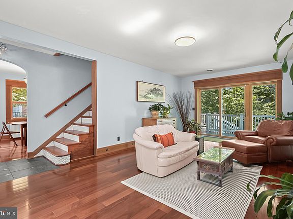 2nd image of 523 Ashford Rd