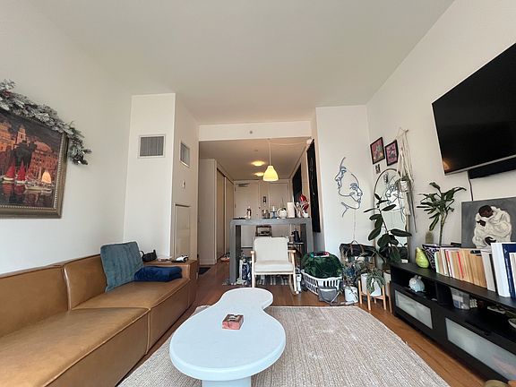 3rd image of 15 William St APT 11C