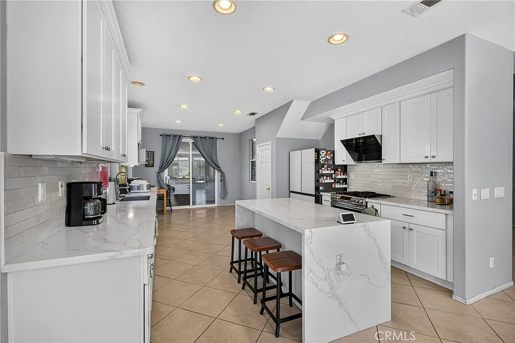 5 bed, 2904 sqft, $4,700 — Photo 4