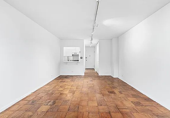 2nd image of 360 W 22nd St APT 3P