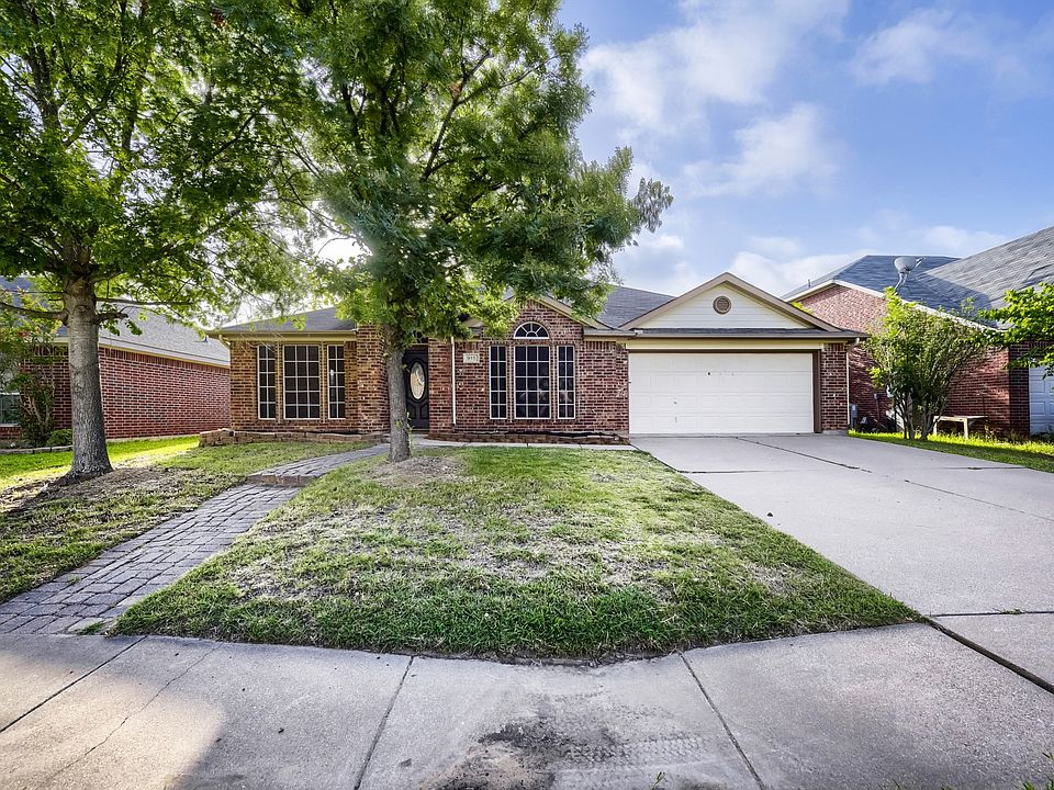 1st image of 915 Hidden Oaks Dr
