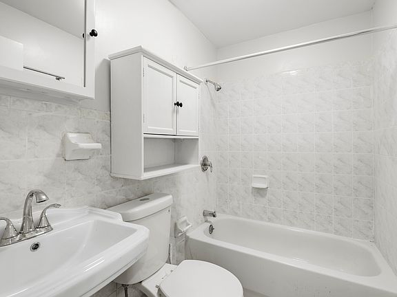 5th image of 224 Cumberland St APT 1