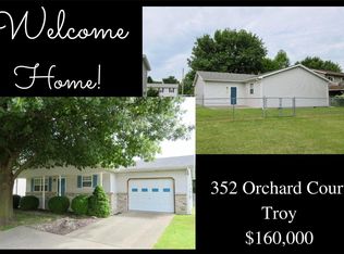 352 Orchard Ct, Troy, IL 62294