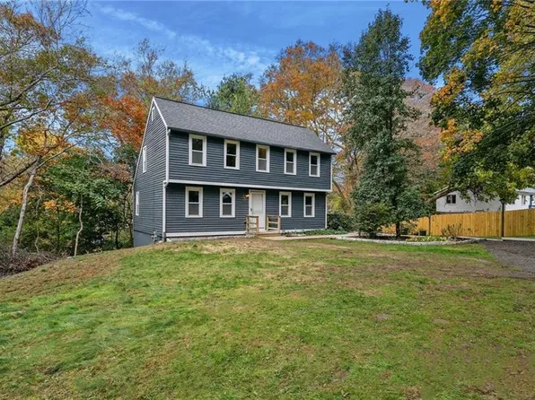 23 Canterbury Dr, Bradford, RI 02808