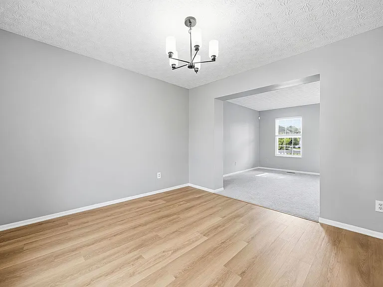 3033 Jamestown Dr — Photo 6