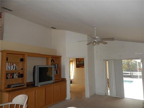 4th image of 226 Majesty Dr
