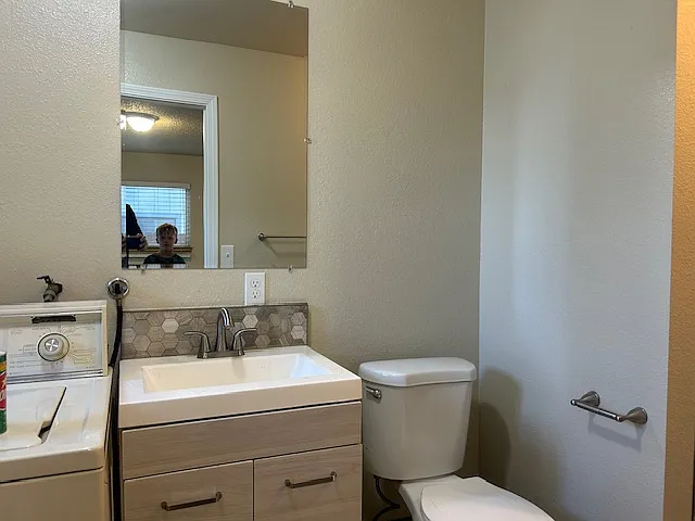 Downstairs 3/4 bath w laundry room