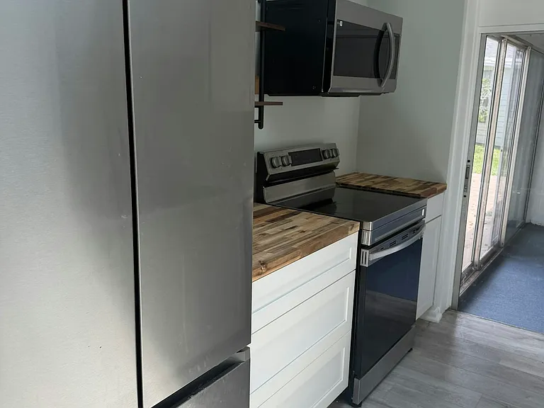 693 John Hancock Ln — Photo 3