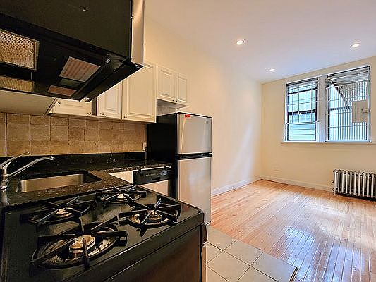 1st image of 447 E 78th St APT 1B
