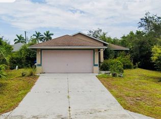 27616 Pinecrest Ln, Bonita Springs, FL 34135