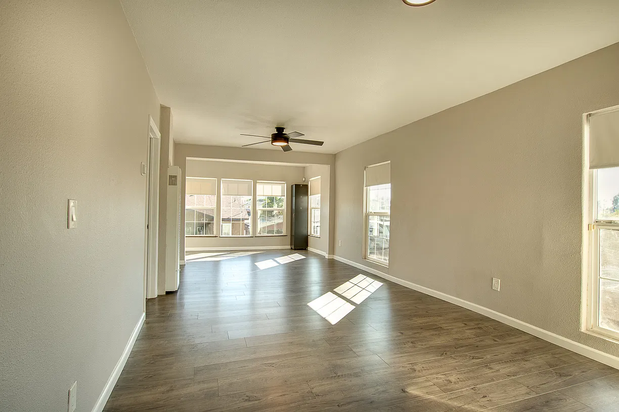 3 bed, 1052 sqft, $3,500 — Photo 3