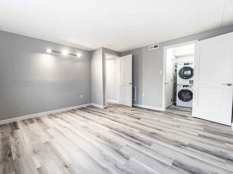 OakWood Park -- No up-front security deposit required! — Photo 12