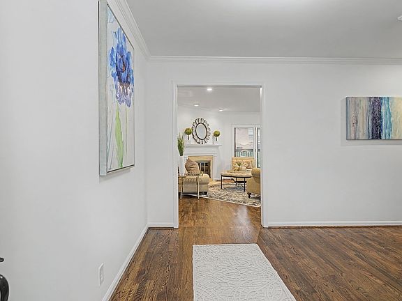 4th image of 142 Hearthstone Manor Cir