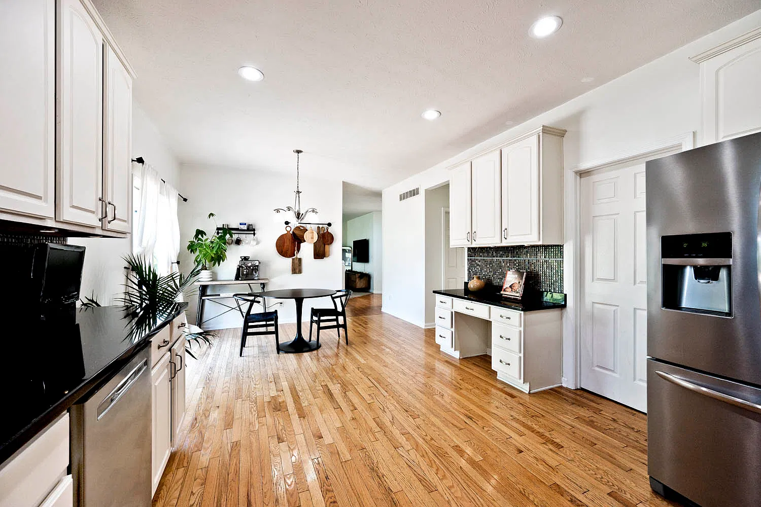 4 bed, 3410 sqft, $2,650 — Photo 1