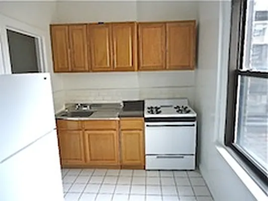 Rented by Urban Real Estate Property Group Inc | media 19