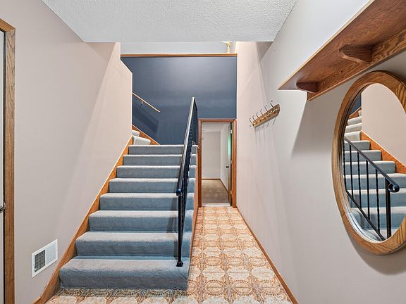 4th image of 72 Garden Dr