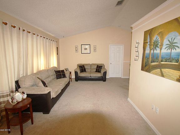 3rd image of 2045 Buescher Hill St