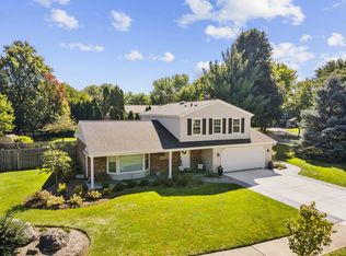 1672 Apache Dr, Naperville, IL 60563