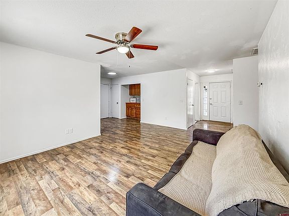 3rd image of 610 W Apple Drive