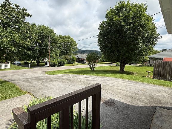 5th image of 607 Ridgeview Dr