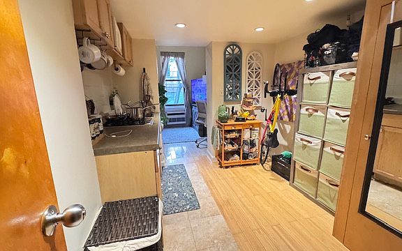 4th image of 321 W 30th St APT 3RW
