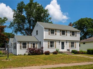 114 Seaford Dr, Rochester, NY 14617