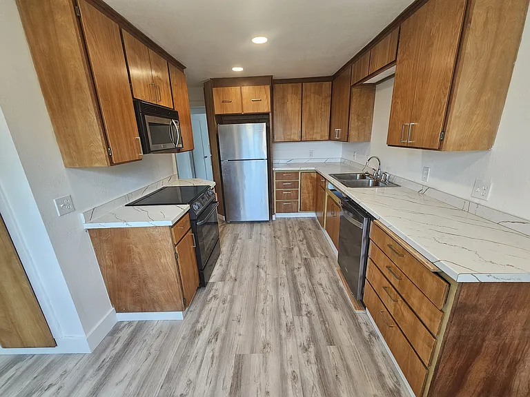 607 S H St — Photo 11