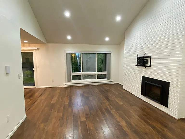 15204 NE 8th St — Photo 4