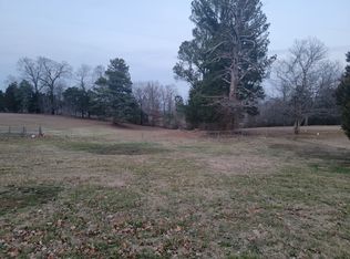 824 Old Charlotte Rd, White Bluff, TN 37187