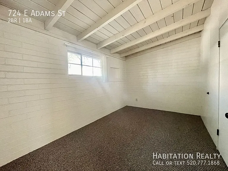 724 E Adams St — Photo 6