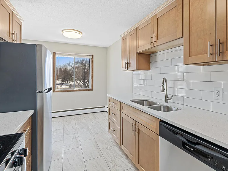 2210 Eldridge Ave E #206 — Photo 2