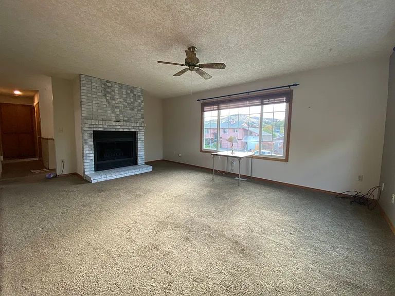 620 Sherman Dr — Photo 7