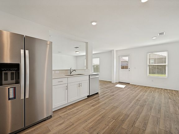 5th image of 882 Breakwater Dr